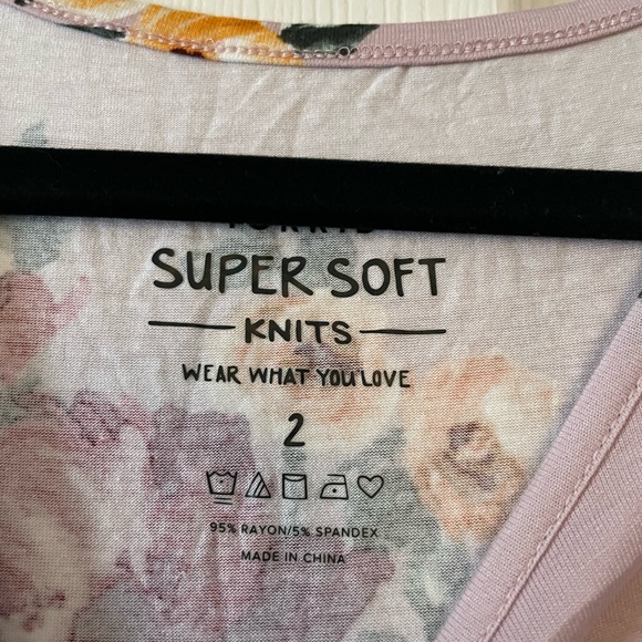 SUPER SOFT LILAC PURPLE FLORAL ASYMMETRIC TANK - Picture 3 of 3